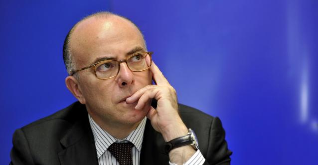 AU SECOURS ! Cazeneuve pète les plombs !