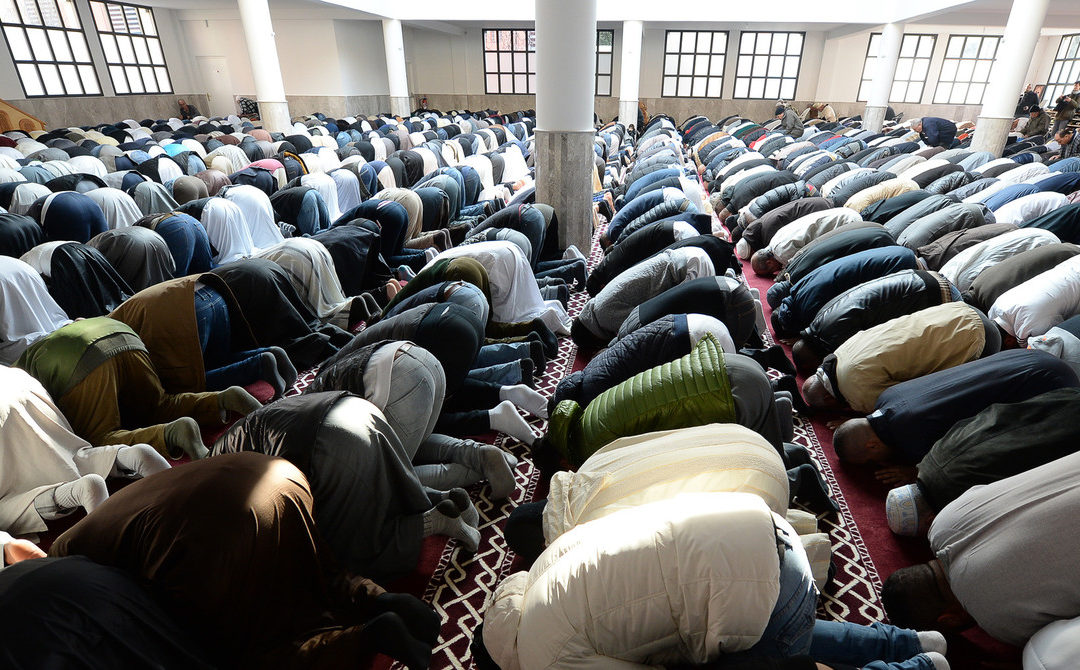 Bretagne : train gratuit pour les migrants afin qu’ils puissent se rendre à la mosquée