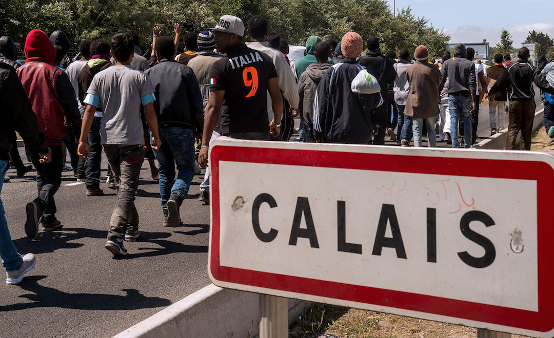 Calais: le seuil des 10.000 migrants franchi