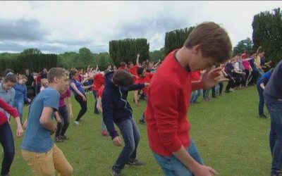 Commémoration de Verdun : des jeunes courent sur les tombes au rythme du tam-tam