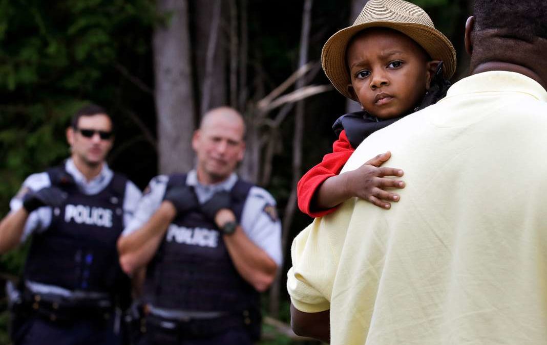 Le Canada passe de l’ouverture à la fermeté avec les demandeurs d’asile