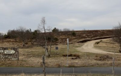 Loin des banlieues explosives, la misère invisible des villages français