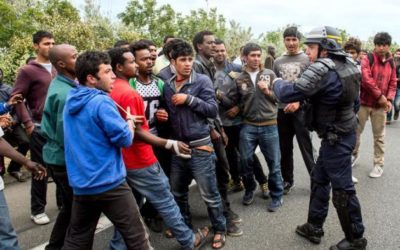 Calais à cran après trois jours de heurts entre migrants et policiers