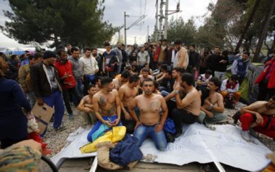 Des migrants manifestent en Grèce à la frontière macédonienne