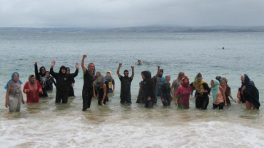 Douarnenez : Les organisateurs de la baignade “pro-burkini” croulent sous la rage populaire