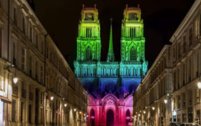 La cathédrale Sainte-Croix d’Orléans aux couleurs LGBT