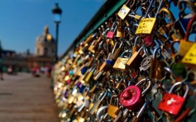 Paris : les cadenas du Pont des Arts vendus au profit des migrants