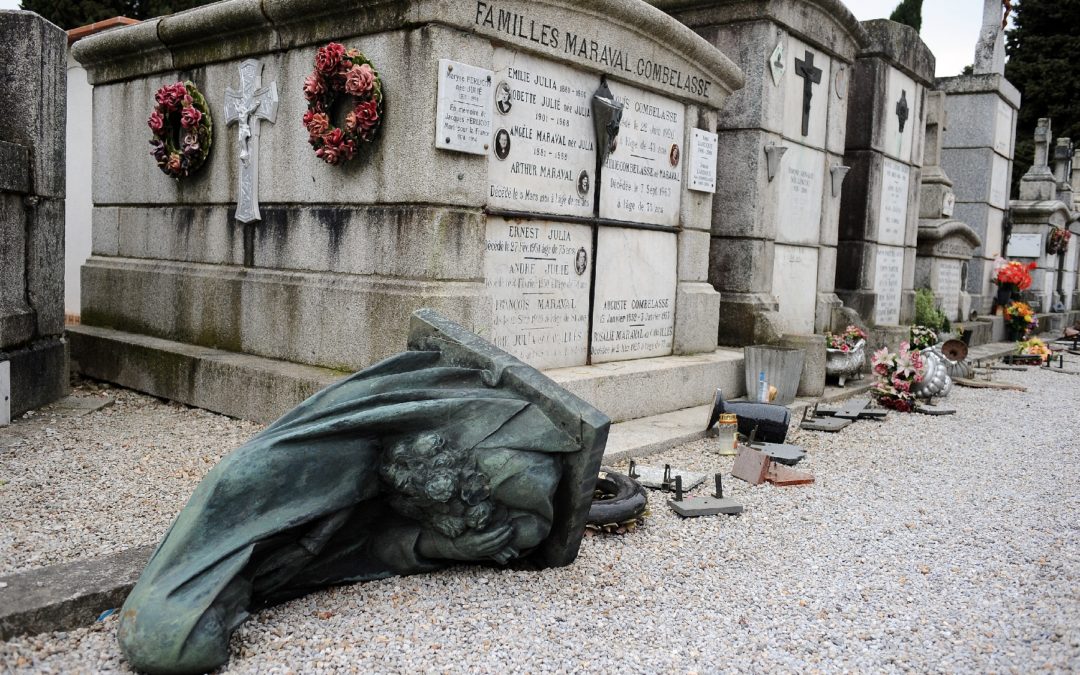 Profanation du cimetière de Castres : réaction de l’AGRIF